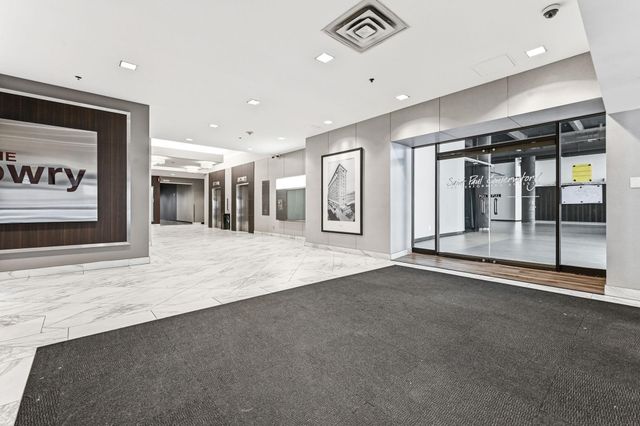 350 Saint Peter Street 909, Saint Paul, MN 55102