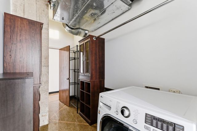 350 Saint Peter Street 909, Saint Paul, MN 55102