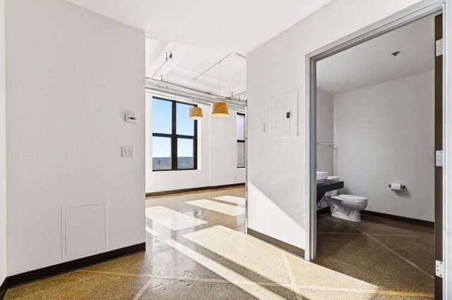 350 Saint Peter Street 909, Saint Paul, MN 55102