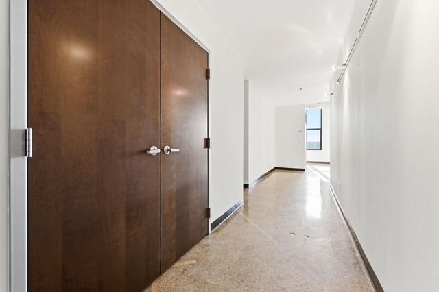 350 Saint Peter Street 909, Saint Paul, MN 55102