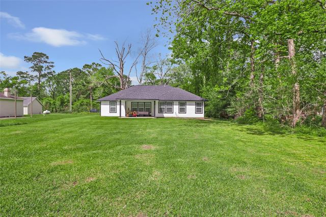 451 County Road 2358, Hardin, TX 77575