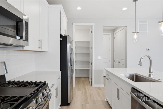 1216 Stirling Meadows Ct, Middleton, ID 83644