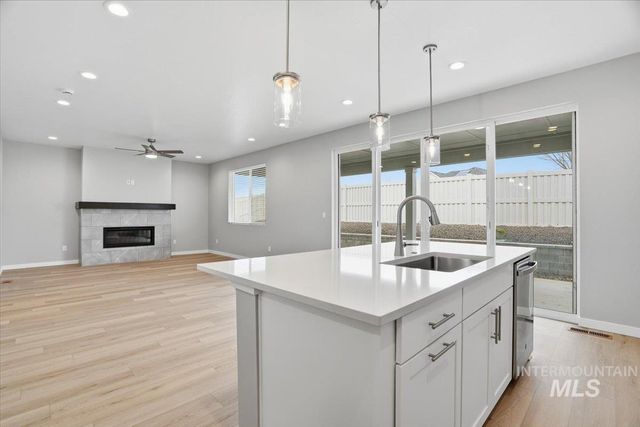 1216 Stirling Meadows Ct, Middleton, ID 83644