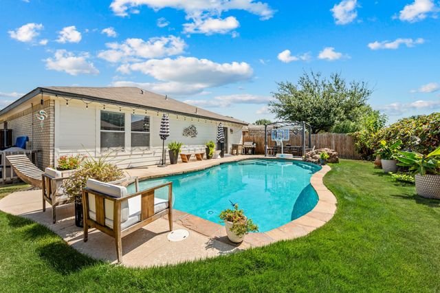 4136 Justin Drive, Fort Worth, TX 76244