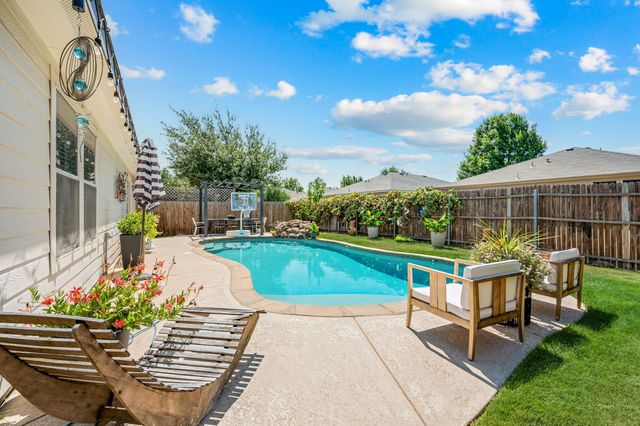 4136 Justin Drive, Fort Worth, TX 76244