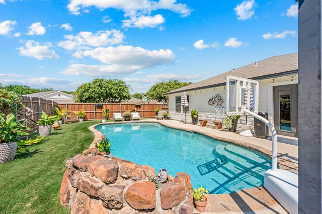 4136 Justin Drive, Fort Worth, TX 76244