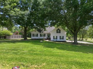 2999 Cages Bend Rd, Gallatin, TN 37066