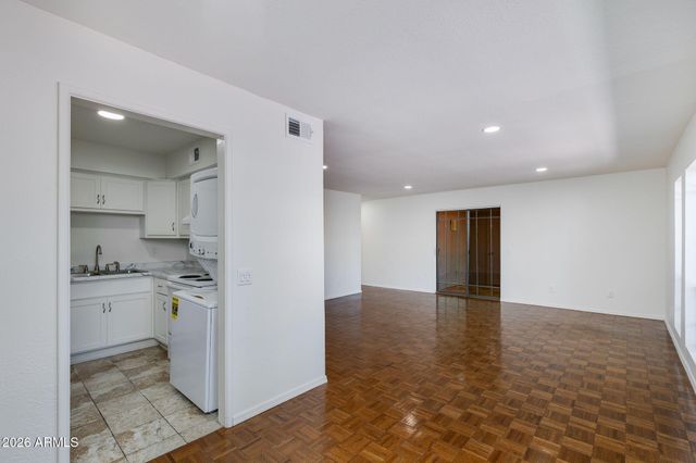 5211 N 24TH Street 105, Phoenix, AZ 85016