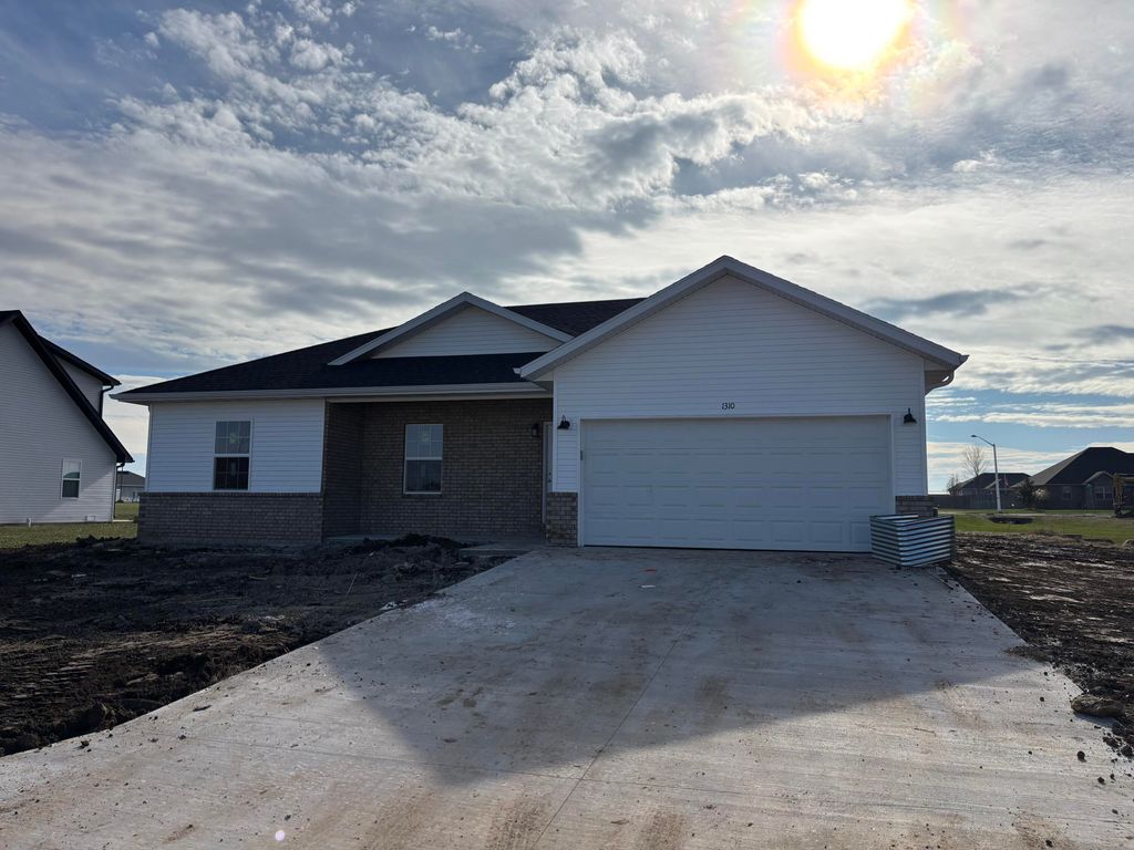 1310 E 476th Road, Bolivar, MO 65613