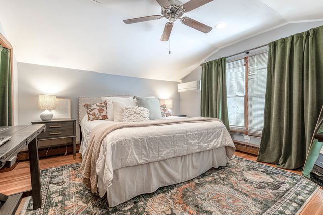 3 LAKEVIEW Drive, Mundelein, IL 60060