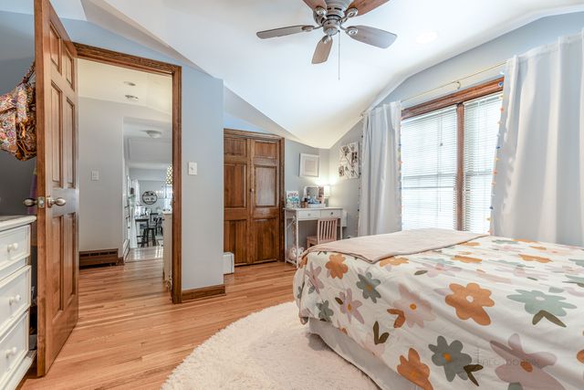 3 LAKEVIEW Drive, Mundelein, IL 60060