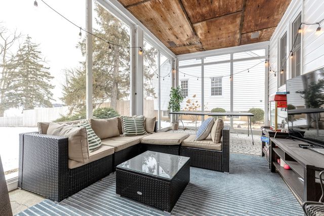 3 LAKEVIEW Drive, Mundelein, IL 60060