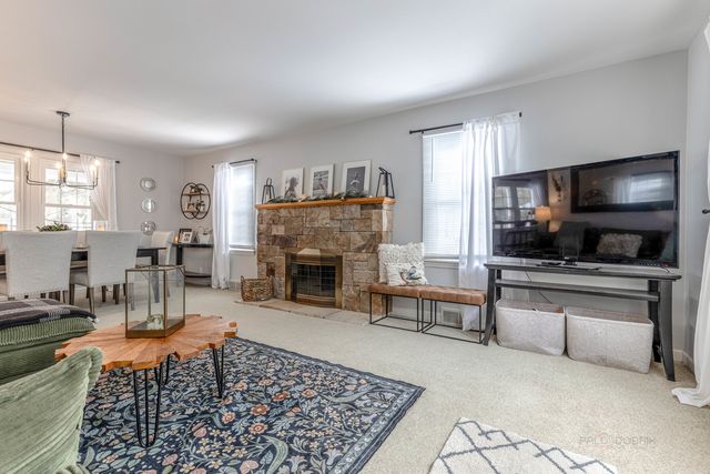 3 LAKEVIEW Drive, Mundelein, IL 60060