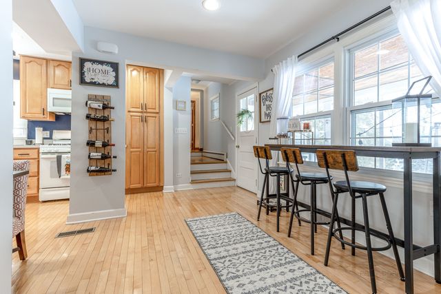 3 LAKEVIEW Drive, Mundelein, IL 60060