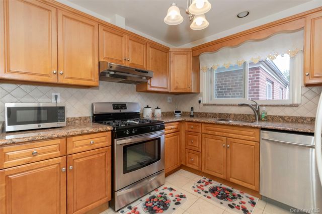 810 Neill Avenue, Bronx, NY 10462
