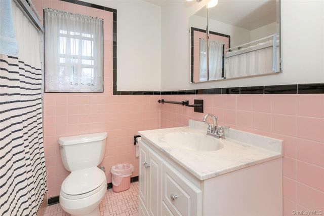810 Neill Avenue, Bronx, NY 10462