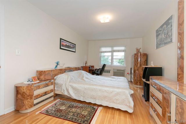 810 Neill Avenue, Bronx, NY 10462