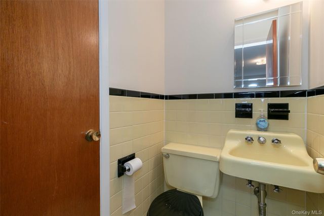 810 Neill Avenue, Bronx, NY 10462