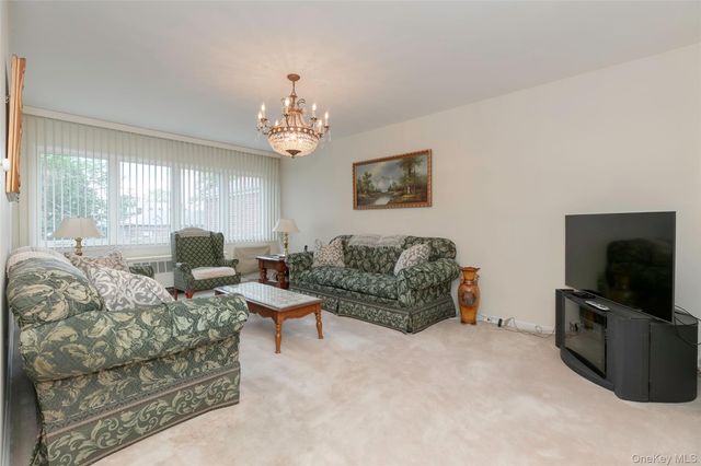 810 Neill Avenue, Bronx, NY 10462