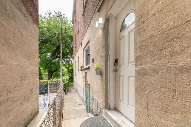 810 Neill Avenue, Bronx, NY 10462