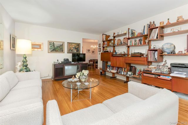 810 Neill Avenue, Bronx, NY 10462