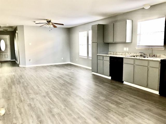 114 E Wilkins Street, League City, TX 77573