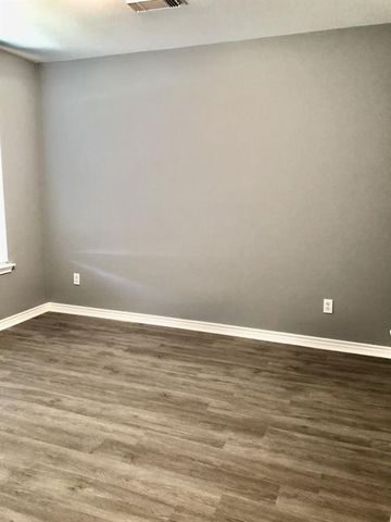 114 E Wilkins Street, League City, TX 77573