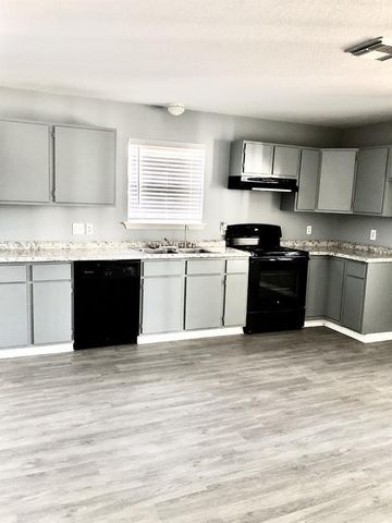 114 E Wilkins Street, League City, TX 77573