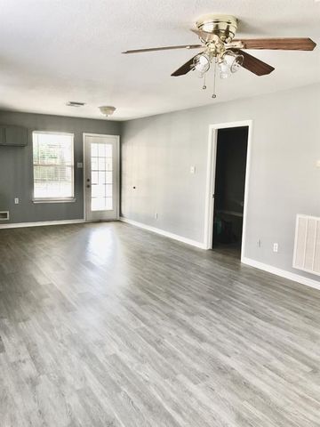 114 E Wilkins Street, League City, TX 77573