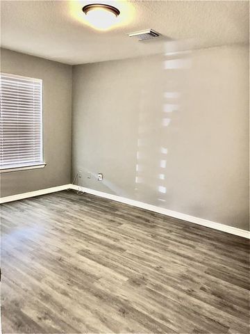 114 E Wilkins Street, League City, TX 77573