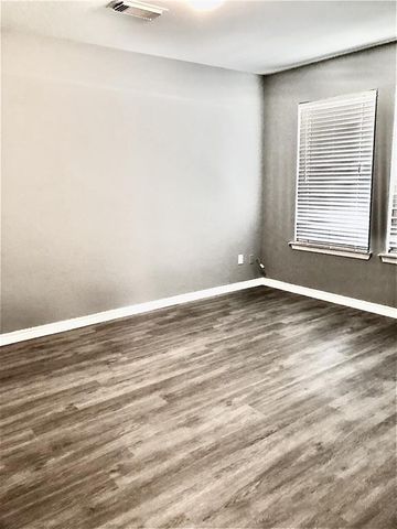 114 E Wilkins Street, League City, TX 77573