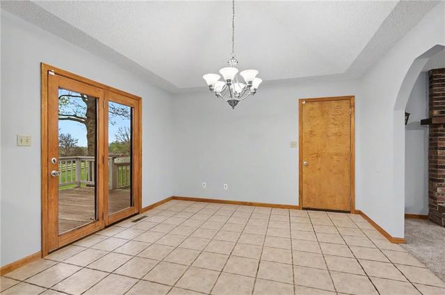 815 Kouns Lane, Edwardsville, KS 66111