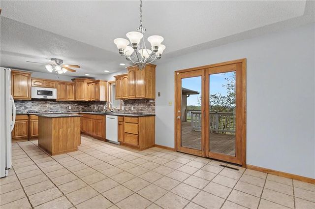 815 Kouns Lane, Edwardsville, KS 66111