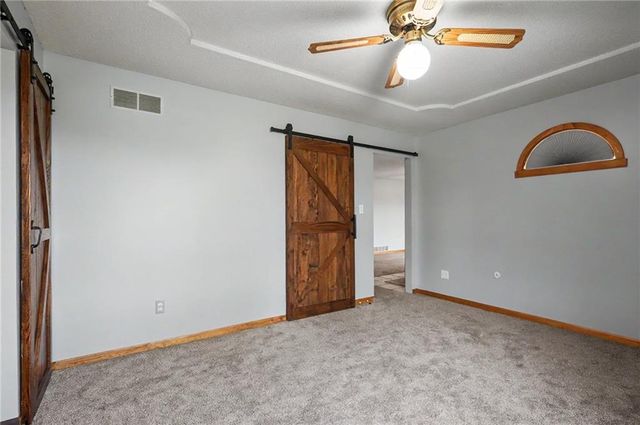 815 Kouns Lane, Edwardsville, KS 66111