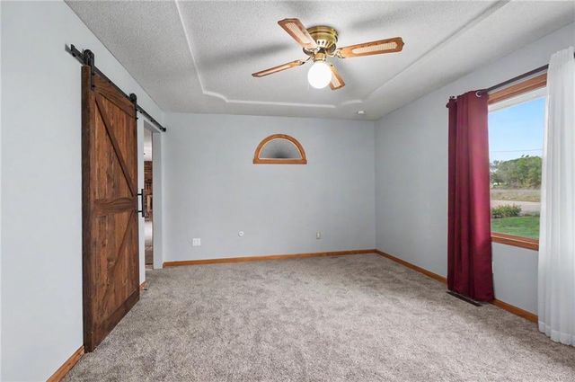 815 Kouns Lane, Edwardsville, KS 66111