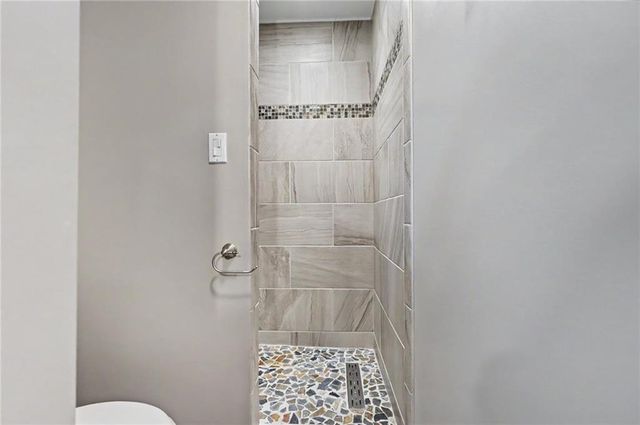 815 Kouns Lane, Edwardsville, KS 66111