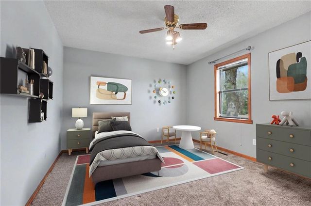 815 Kouns Lane, Edwardsville, KS 66111