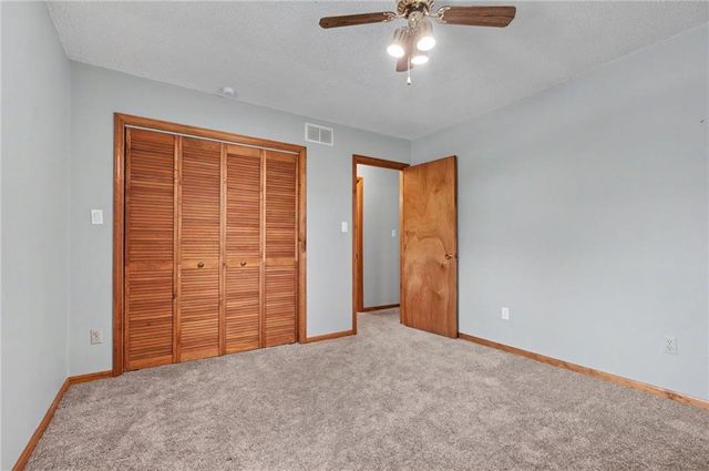 815 Kouns Lane, Edwardsville, KS 66111