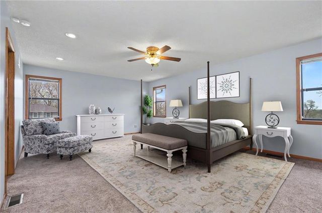 815 Kouns Lane, Edwardsville, KS 66111