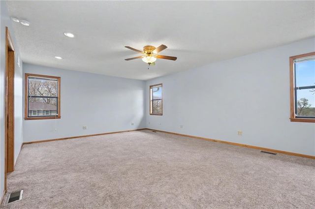 815 Kouns Lane, Edwardsville, KS 66111