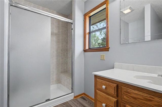 815 Kouns Lane, Edwardsville, KS 66111