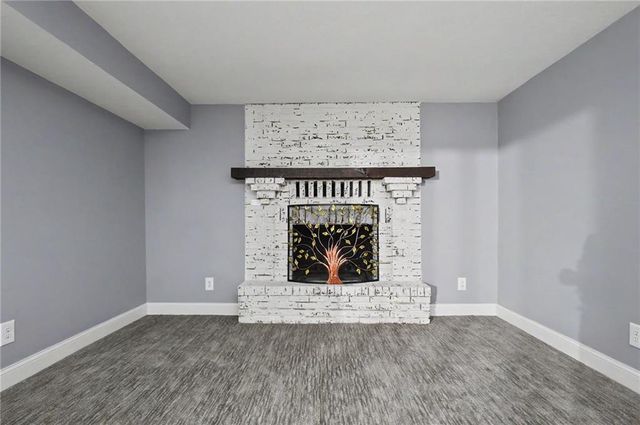 815 Kouns Lane, Edwardsville, KS 66111