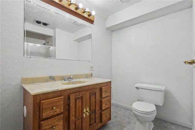 815 Kouns Lane, Edwardsville, KS 66111