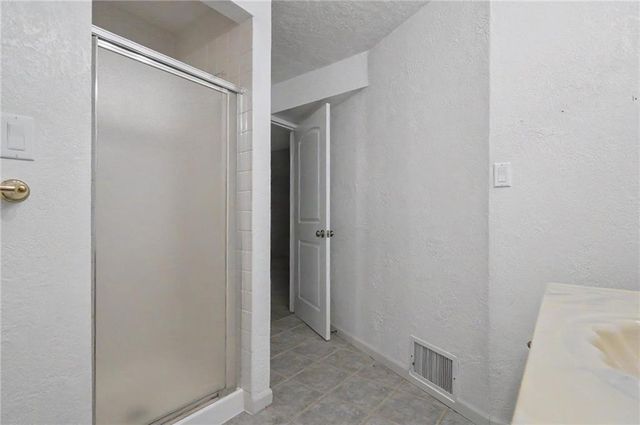 815 Kouns Lane, Edwardsville, KS 66111