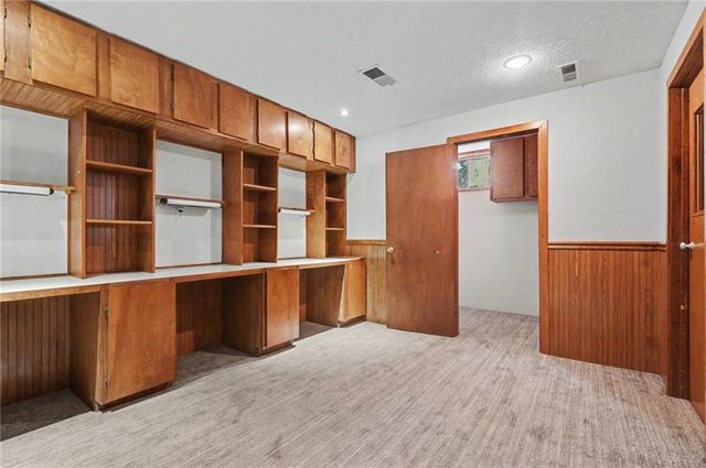 815 Kouns Lane, Edwardsville, KS 66111