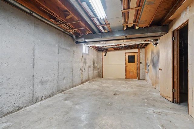 815 Kouns Lane, Edwardsville, KS 66111