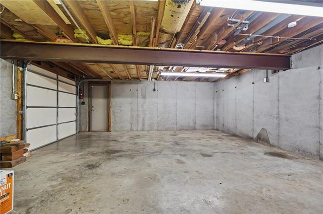 815 Kouns Lane, Edwardsville, KS 66111