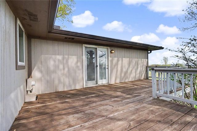 815 Kouns Lane, Edwardsville, KS 66111