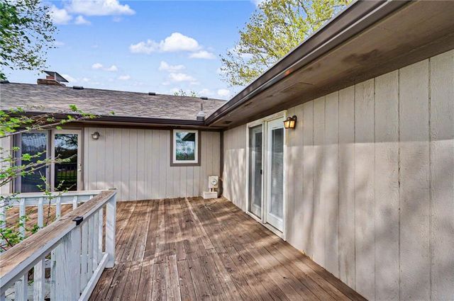 815 Kouns Lane, Edwardsville, KS 66111