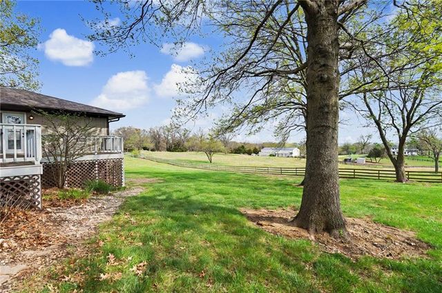 815 Kouns Lane, Edwardsville, KS 66111